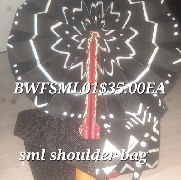 Ladies hand Bags and steak fans and ART,necklaces. Keys chains. - Picture 2 of 16